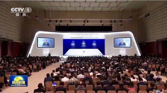 辛保安董事长参加世界经济论坛全球企业家对话会，与施瓦布主席会谈并在夏季达沃斯两场论坛上发言