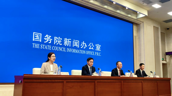 央行释放万亿元活水并全域降息 商业性房地产贷款利率下调0.1％