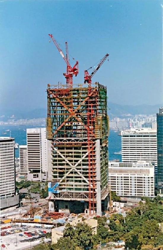 建设中的中银大厦  图/香港头条日报