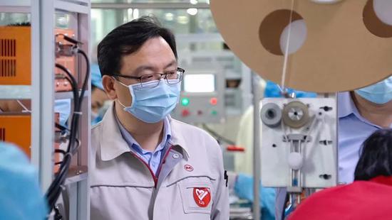 【大佬去哪儿】马云变暖男给女医护送礼，周鸿