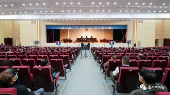 南宁东沟岭公司出纳贪污挪用公款1.69亿 包养情妇还嫖娼