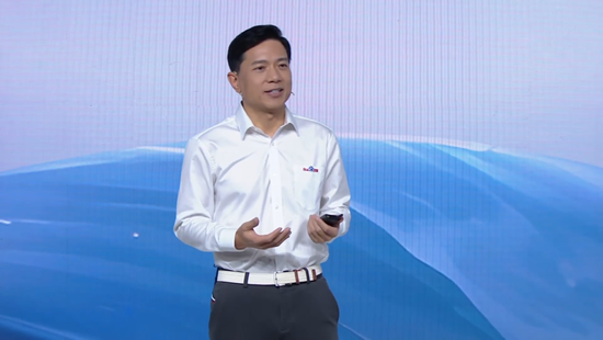 李彦宏的那条白腰带,盖过了百度文心一言所有的光芒 李彦宏的那条白腰带,盖过了百度文心一言所有的光芒