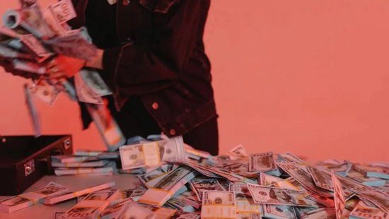 在抖音“批量制造”小楊哥,月賺20萬的野蠻生意 在抖音“批量制造”小楊哥,月賺20萬的野蠻生意