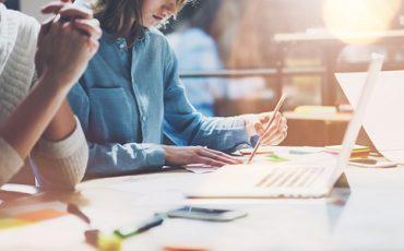 世行报告：女性参与经济活动法规环境得到改善