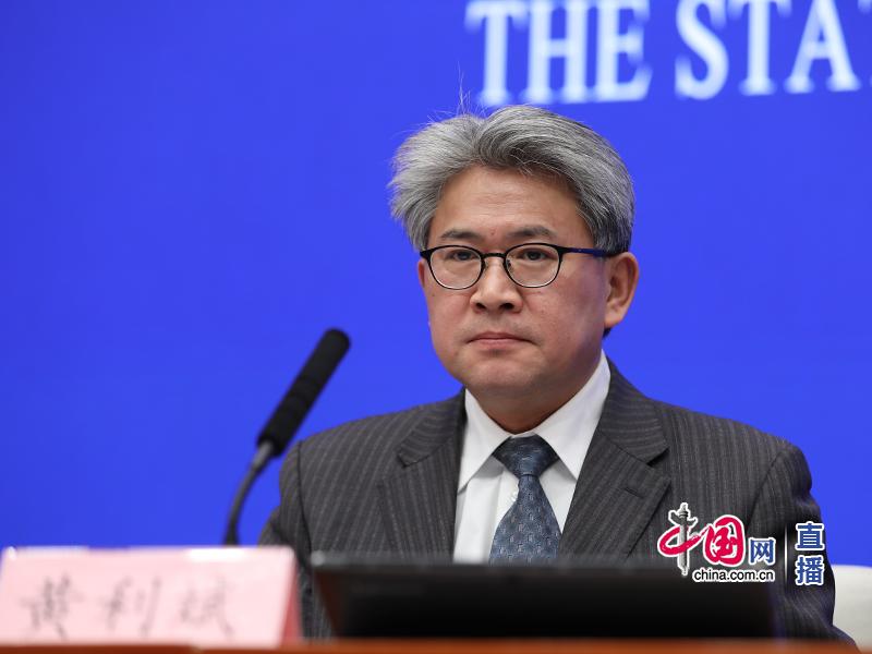 工信部运行监测协调局局长、新闻发言人黄利斌 来源:中国网 李佳