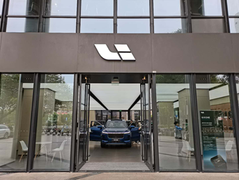 图2：理想汽车杭州国大零售中心 摄影：《科创板日报》记者 邓浩