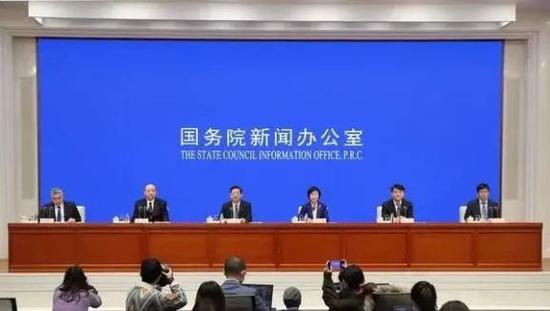 新增确诊超百例 春节还能回家过年吗？