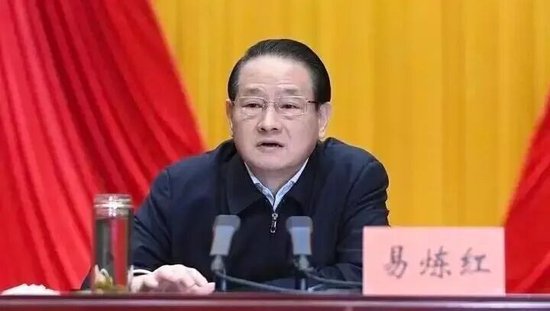 易炼红落马 哪些家人被带走了？