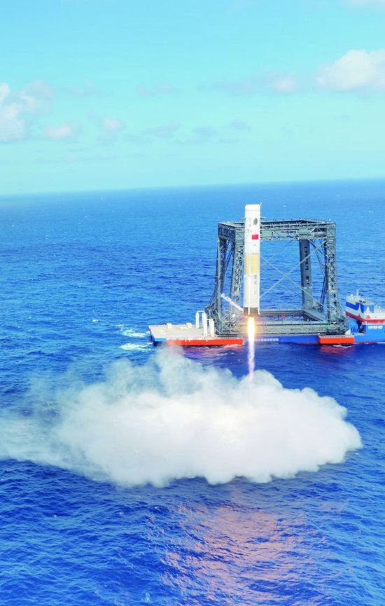 2026年2月11日，我国在文昌航天发射场成功组织实施长征十号运载火箭系统低空演示验证与梦舟载人飞船系统最大动压逃逸飞行试验。 新华社图