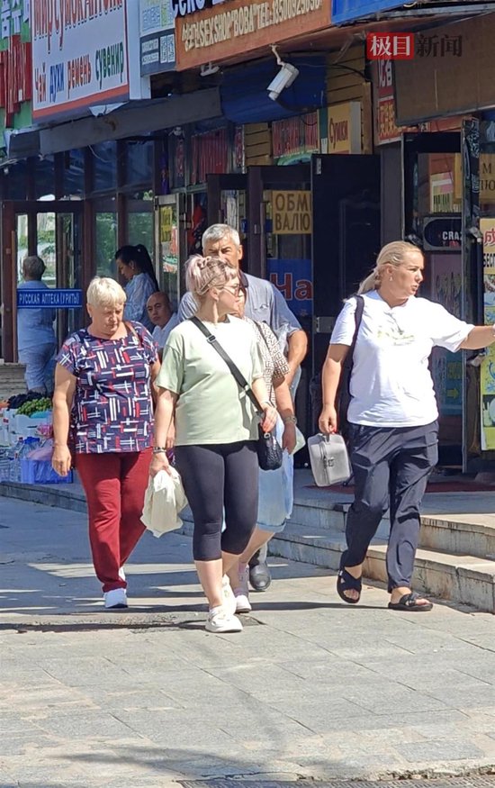 街上随处可见俄罗斯游客