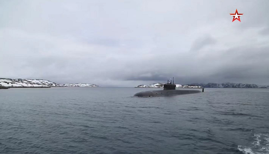 　资料图：俄核潜艇“弗拉基米尔大公”号。图片来源：央视新闻/俄罗斯红星电视台