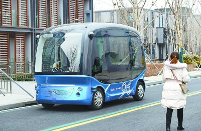 无人驾驶车。本报记者 和冠欣摄