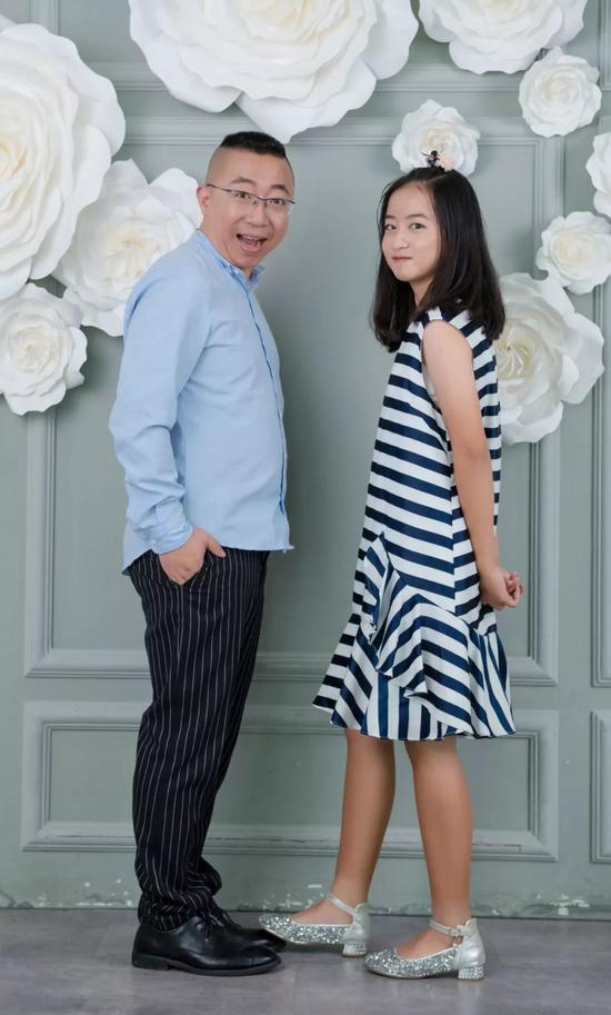 ▲这就是那个通过发烧与猫抓,来促使她爸爸发明创造的小姑娘