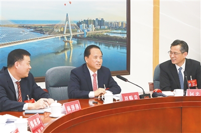 刘赐贵：分步骤、分阶段加快推进海南自由贸易