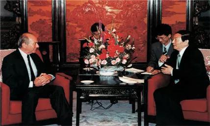 格林伯格受到时任国务院总理朱镕基接见