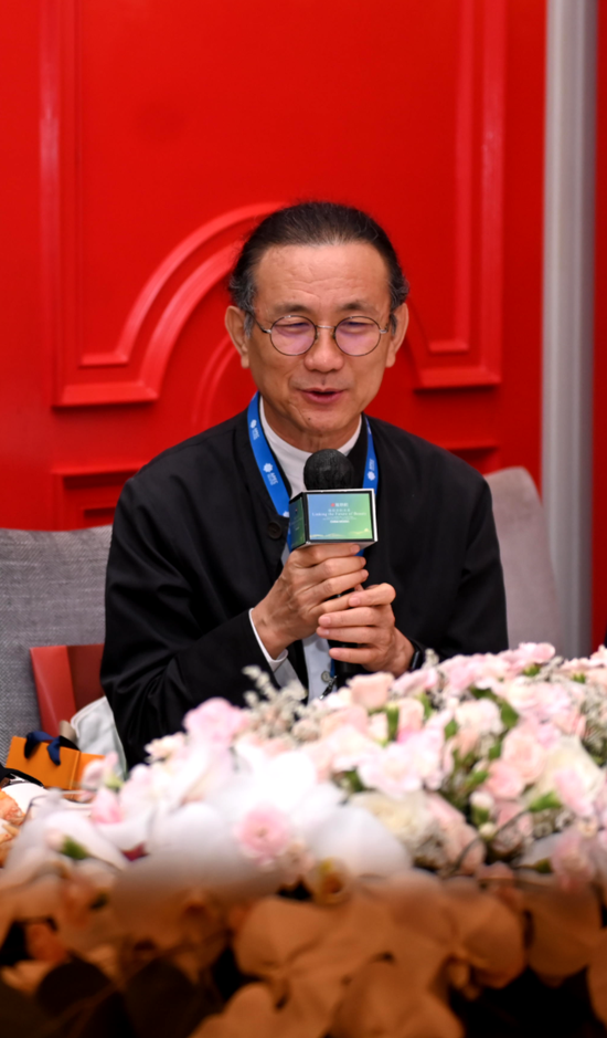 泰中商务委员会主席、泰国安美德集团董事长兼执行官邱威功