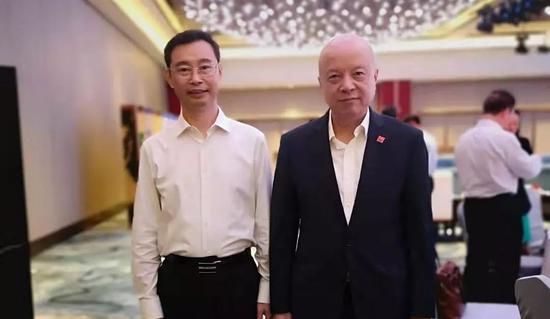 卢迈与广州市委副书记、市长，广州市人民政府党组书记温国辉