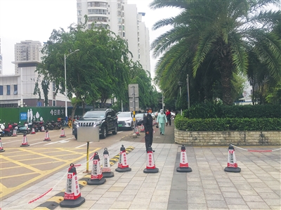 海南：海口市人民医院等城区大院就医停车难 一车何以难求一位
