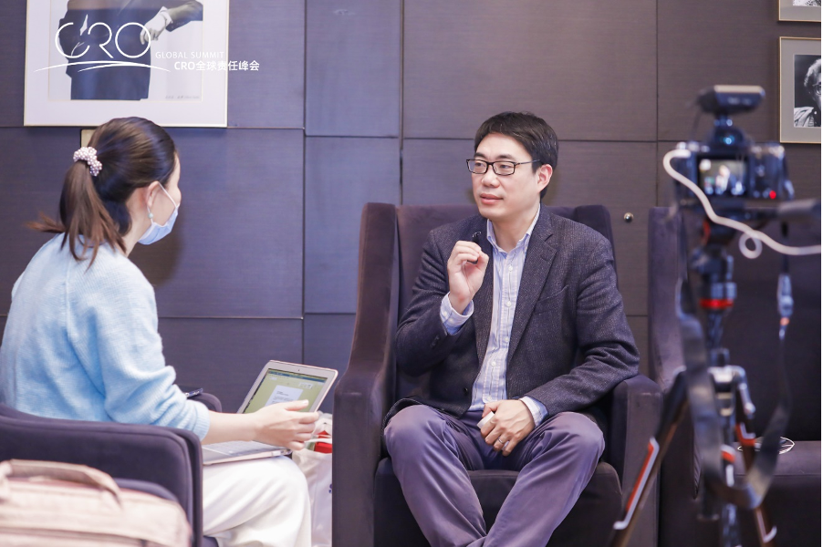 《每日经济新闻》记者专访复旦大学环境经济研究中心主任李志青