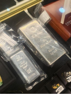 金价大跌，“上海水贝”探访！是抄底购入，还是徘徊不前？