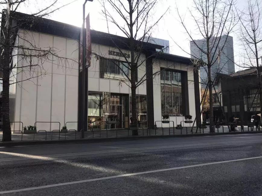 奢侈品迎来涨价潮：中国中免受益最大 股价已涨超三倍