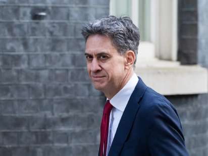 2026 年 3 月 3 日：能源安全与净零大臣埃德・米利班德抵达唐宁街，出席春季财政声明前的内阁会议。