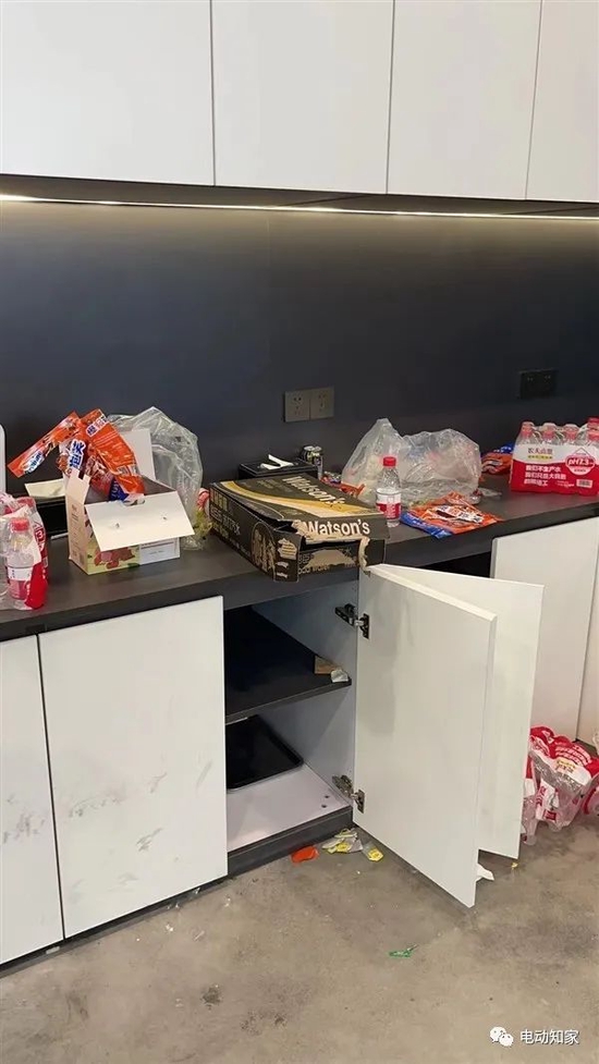 成都太古里特斯拉门店遭“暴力”维权