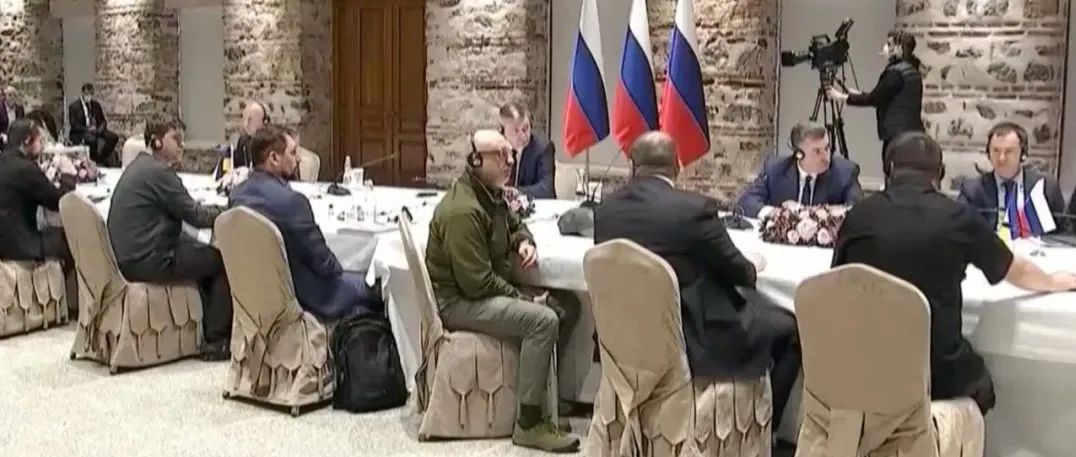 俄方：乌克兰放弃加入军事联盟 俄乌新一轮谈判最新进展→