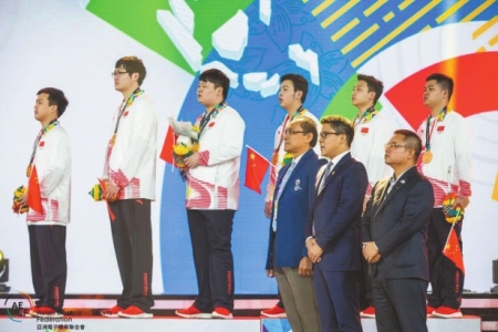 电子竞技新物种诞生：从传统电脑前到移动端手