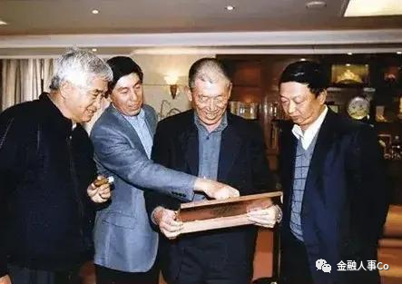 2004年，照片左起荣智健（荣毅仁之子）、孔丹、王军、常振明