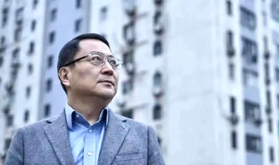 去年,他辞去行政总裁一职,创办"米茶公社"新公司