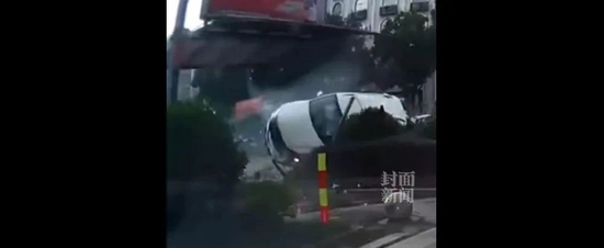 图片来源：新浪微博@封面新闻