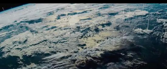 《流浪地球》表面上是一部科幻片，其实承载着许多中国文化的内核。