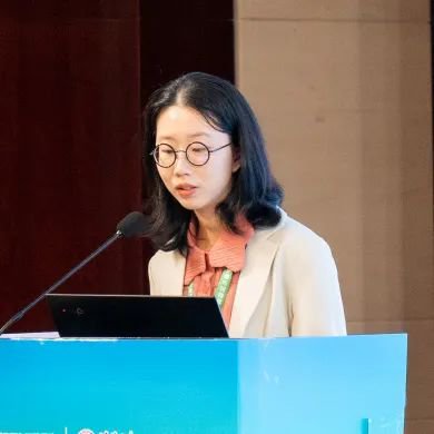 徐冉云石林谢淘钱易对报告进行了精彩的点评与总结.