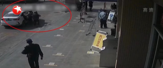 网约车闯红灯救人家属拒作证？家属报警澄清：是误会