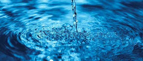 高伟绅参与农夫山泉10.8亿美元香港首次公开发行及上市