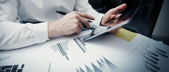 冯柳追高买、邓晓峰果断卖 大佬们这波调仓的节奏你跟得上吗？