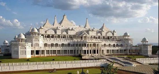 图 | 印度合一大学 2013年8月15日,畅游成立内在工程部.