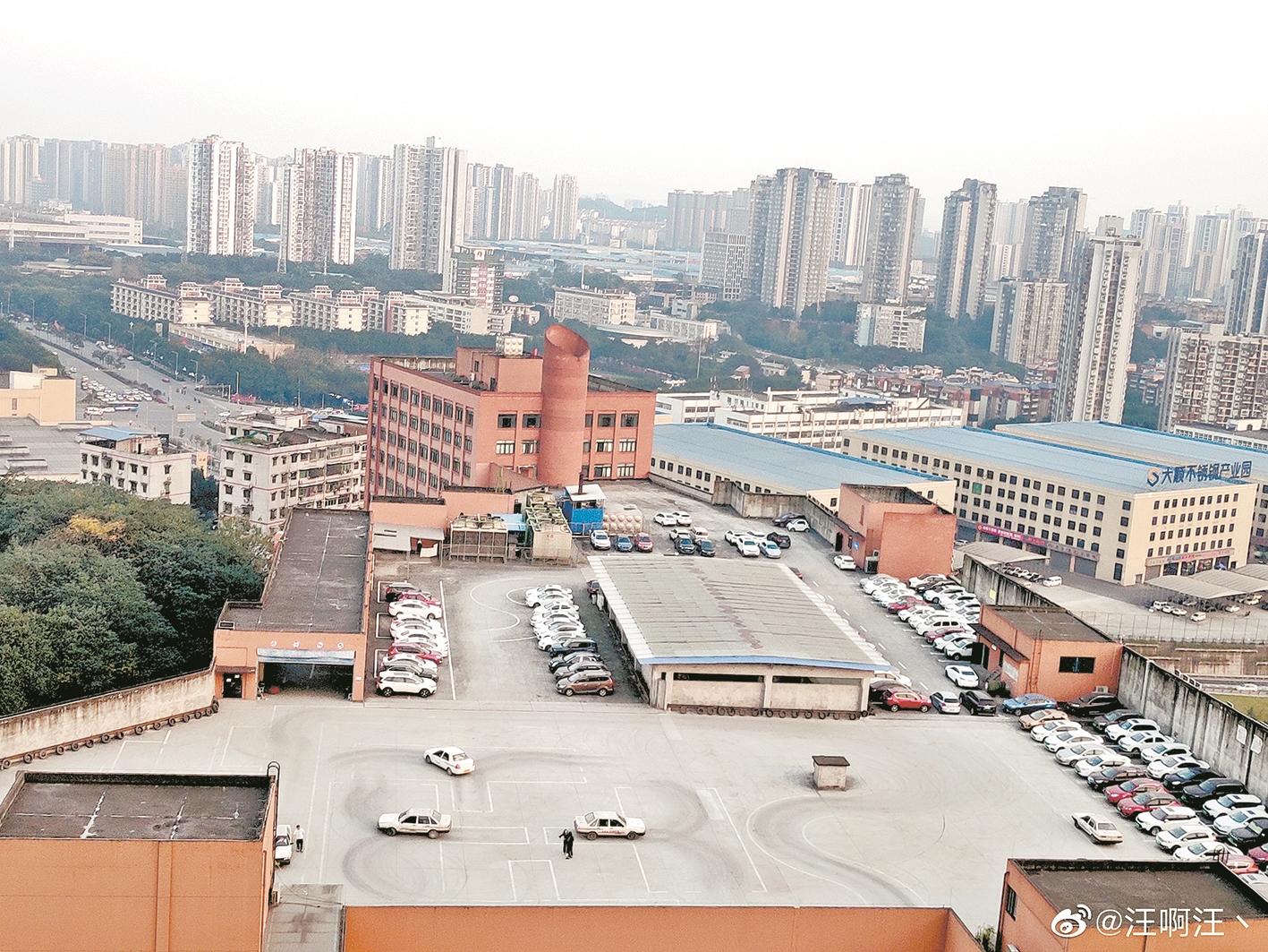 重庆市康桥驾校竟藏身闹市7楼楼顶！目前仍正常运营