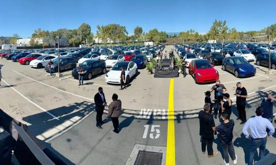 特斯拉发布全新无极耳电池：续航升16% 成本降18%