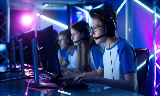 假期游戏陪玩市场：背靠千亿级电竞市场 有人挣钱有人被骗