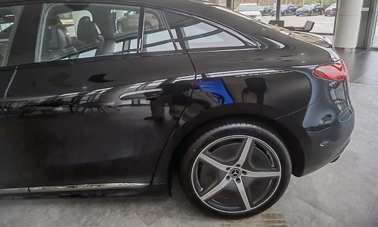 ▲EQE先型特别版搭载后轮主动转向