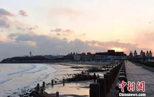 烟台滨海观光路边景色。(资料图) 蔡红文 摄