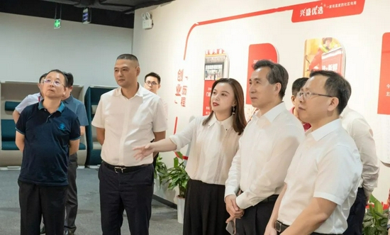 湖南省人民政府副秘书长陈献春,长沙市人民政府副市长刘拥兵以及商务