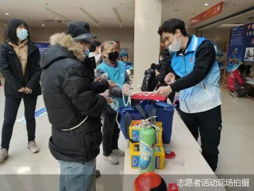 新政出台满月 老年人面前的“数字鸿沟”消除了吗？