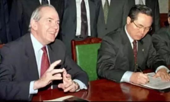 韩国1997 枪顶在脑门上的谈判 手机新浪网 韩国1997 枪顶在脑门上的谈判 手机新浪网