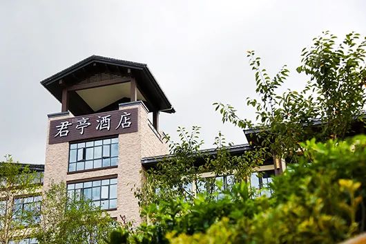 “溢价2087%搞收购！上市不满半年君亭酒店火速变更募资用途