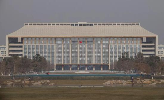 位于城市副中心行政办公区的中共北京市委办公大楼。图片来源：中国新闻图片网