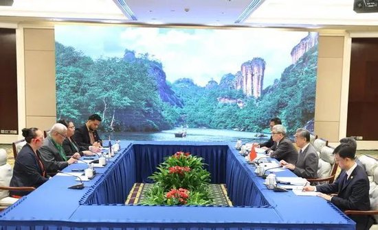 王毅:坚持一个中国就意味着反对“台独”、支持中国实现统一
