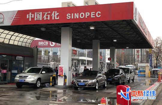 下班先加油！年内油价“四连涨”加满一箱油多花10元